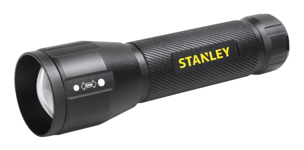 Linterna Stanley De Aluminio Led 300 Lm Alcance 150 M Pilas Con Zoom