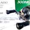 Reel Rotativo Shimano Curado K 300hgk Manija Derecho Color Negro