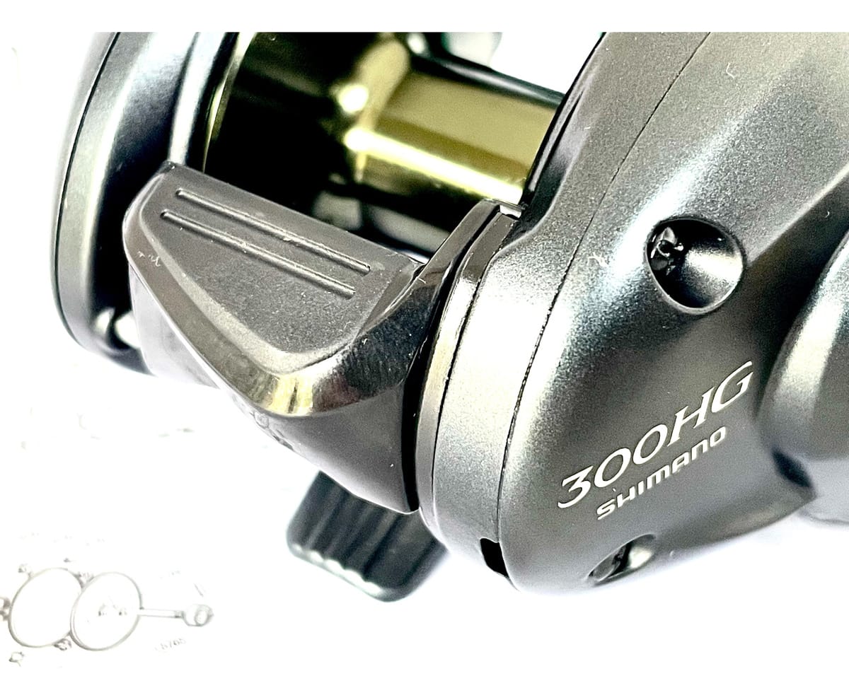 Reel Rotativo Shimano Curado K 300hgk Manija Derecho Color Negro