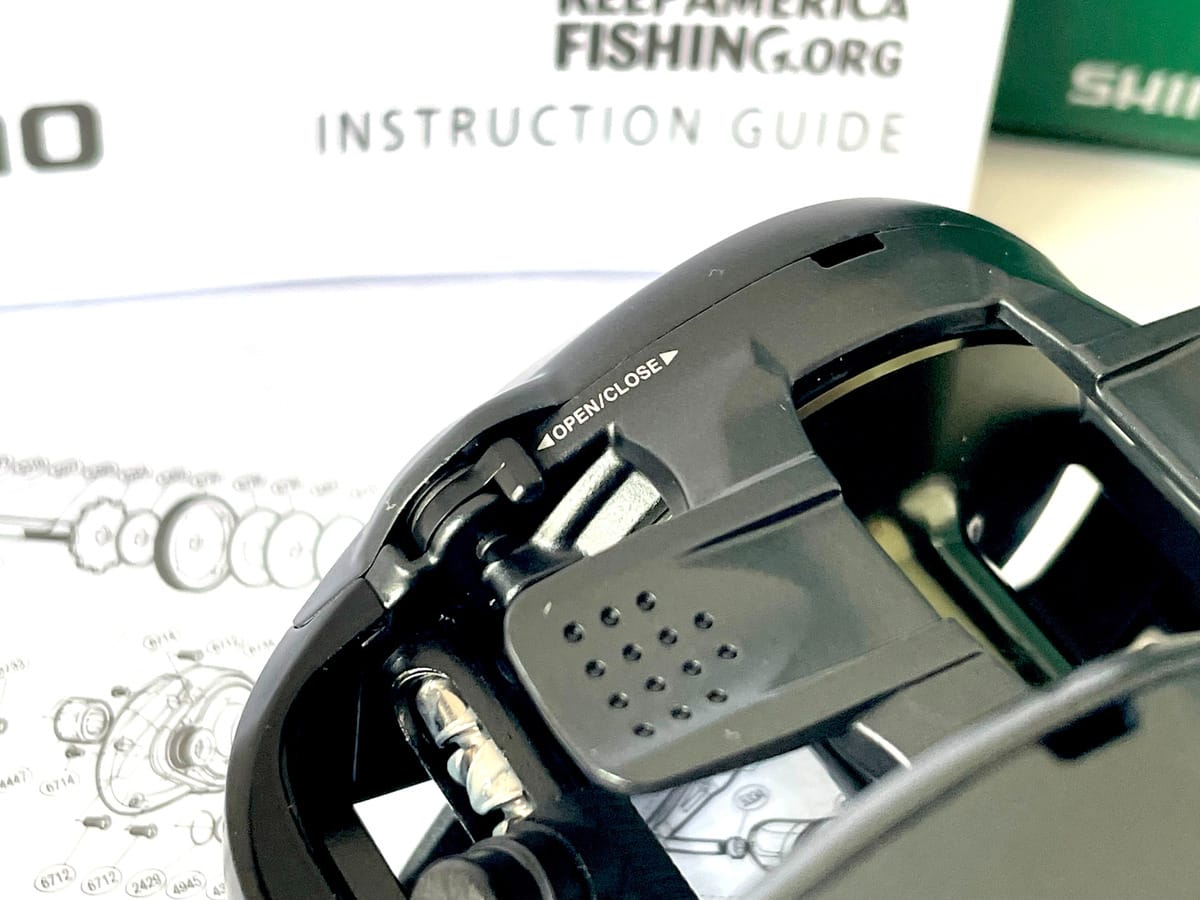 Reel Rotativo Shimano Curado K 300hgk Manija Derecho Color Negro