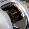 Reel Spinit Kf 204 Pesca Rotativo Bait Huevito Izquierdo Color Plateado